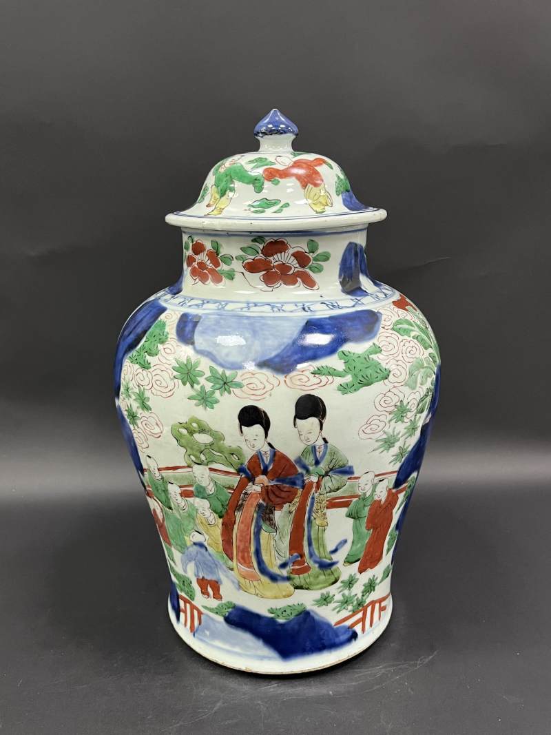清顺治 青花五彩四妃十六子图将军罐 - 图2