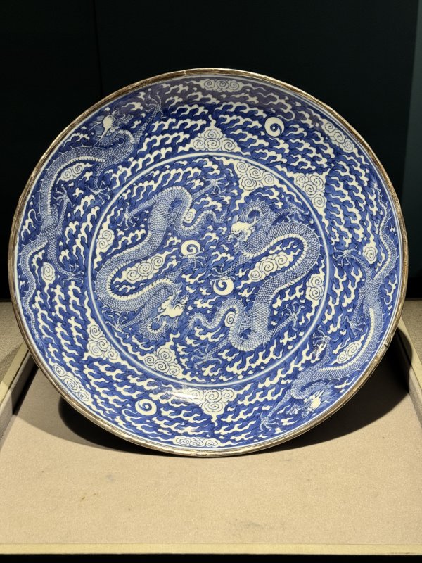 清康熙 青花留白云龙赶珠纹大盘 - 图4