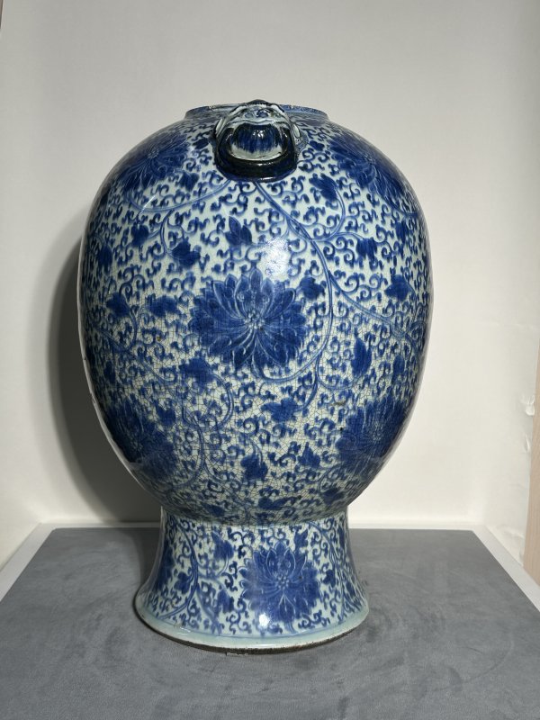 清乾隆 青花缠枝莲纹铺首尊 - 图4