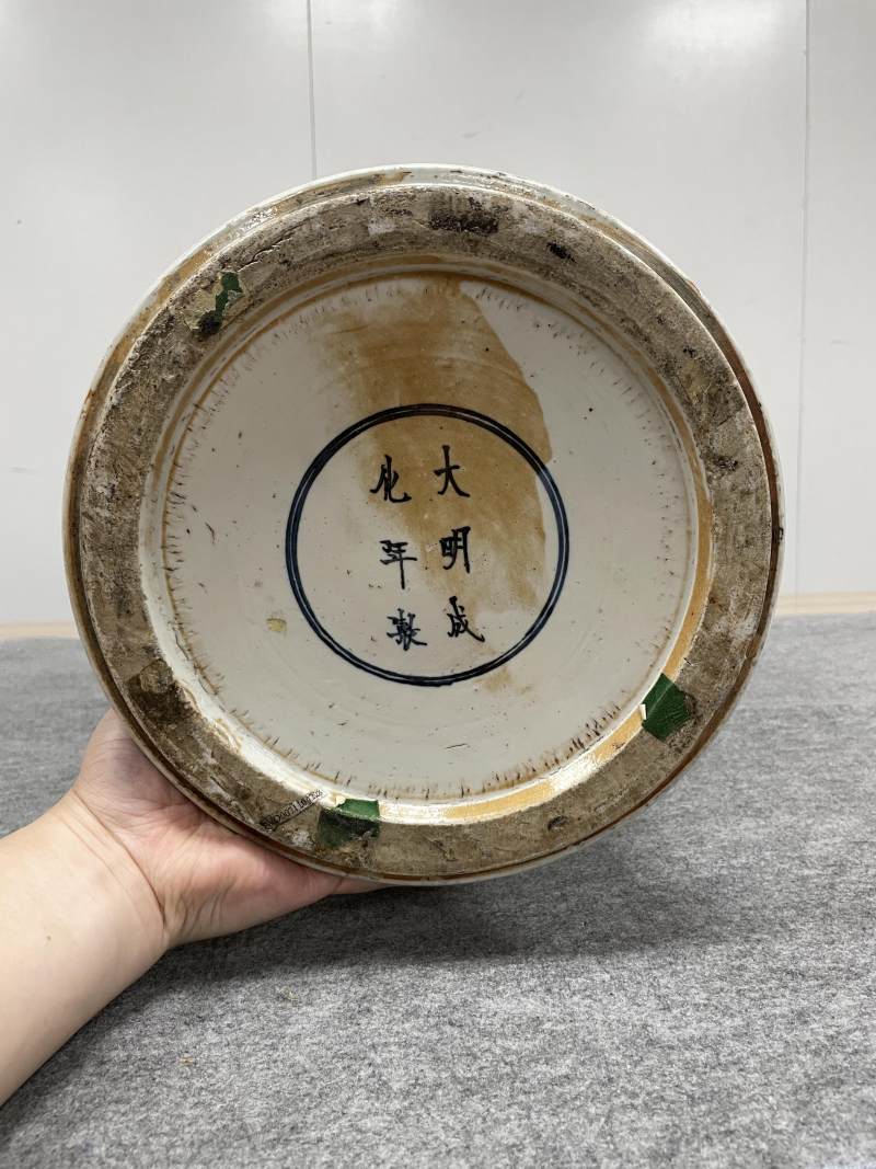 清晚期 墨地素三彩百鸟朝凤图大凤尾尊 - 图16