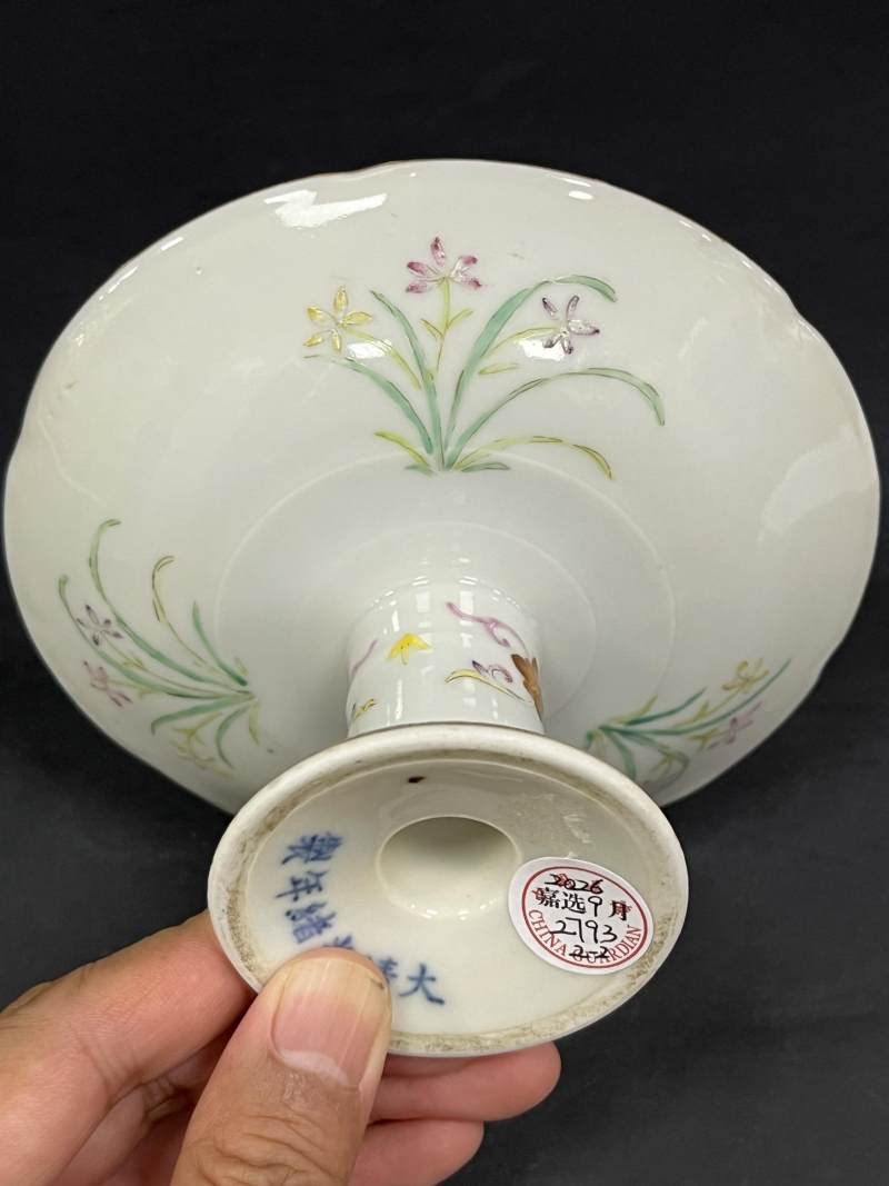 清光绪 粉彩花虫纹高足盘一对 - 图12