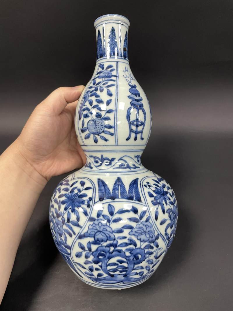 明晚期 青花博古花卉纹葫芦瓶 - 图3