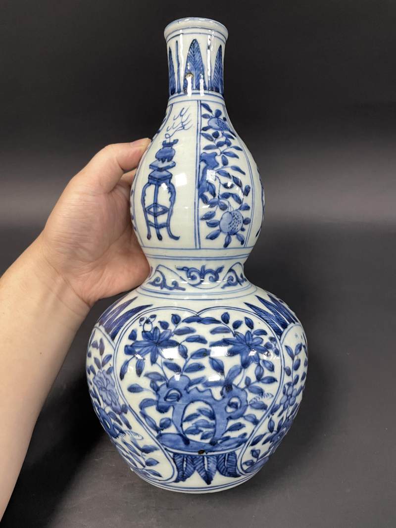 明晚期 青花博古花卉纹葫芦瓶 - 图4