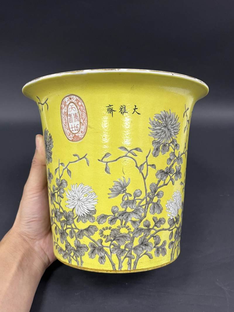 清晚期 黄地墨彩菊花纹花盆带奁一对 - 图3