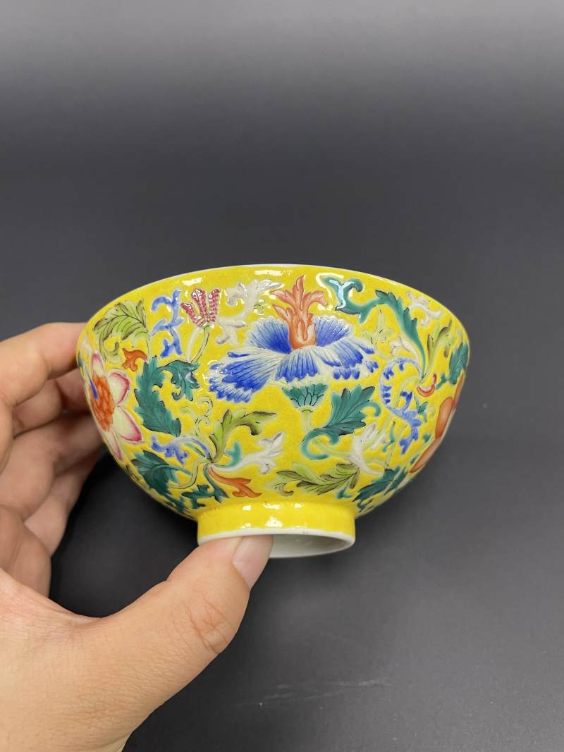 清光绪 黄地洋彩缠枝花卉纹碗 - 图8