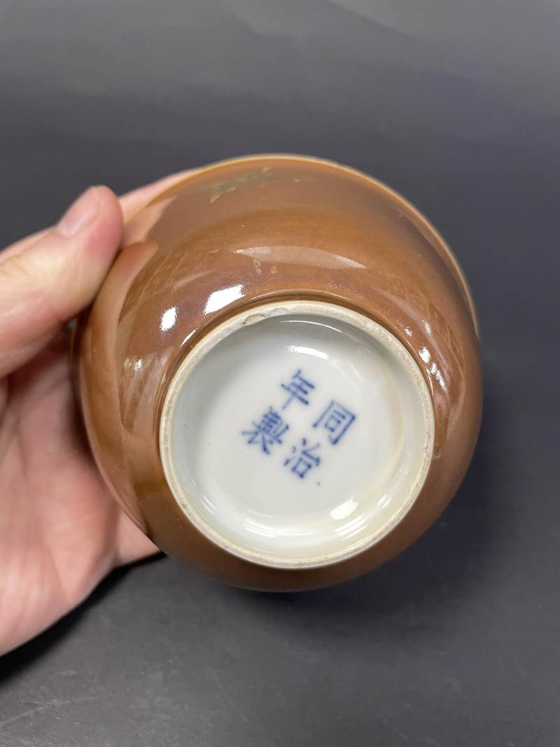 清同治 内青花粉彩暗八仙金玉满堂图外紫金釉描金花蝶纹茶碗 - 图15