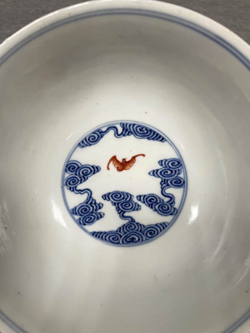 清光绪 青花矾红洪福齐天图杯、碗、盖碗、盘、匙八十三只 - 图7