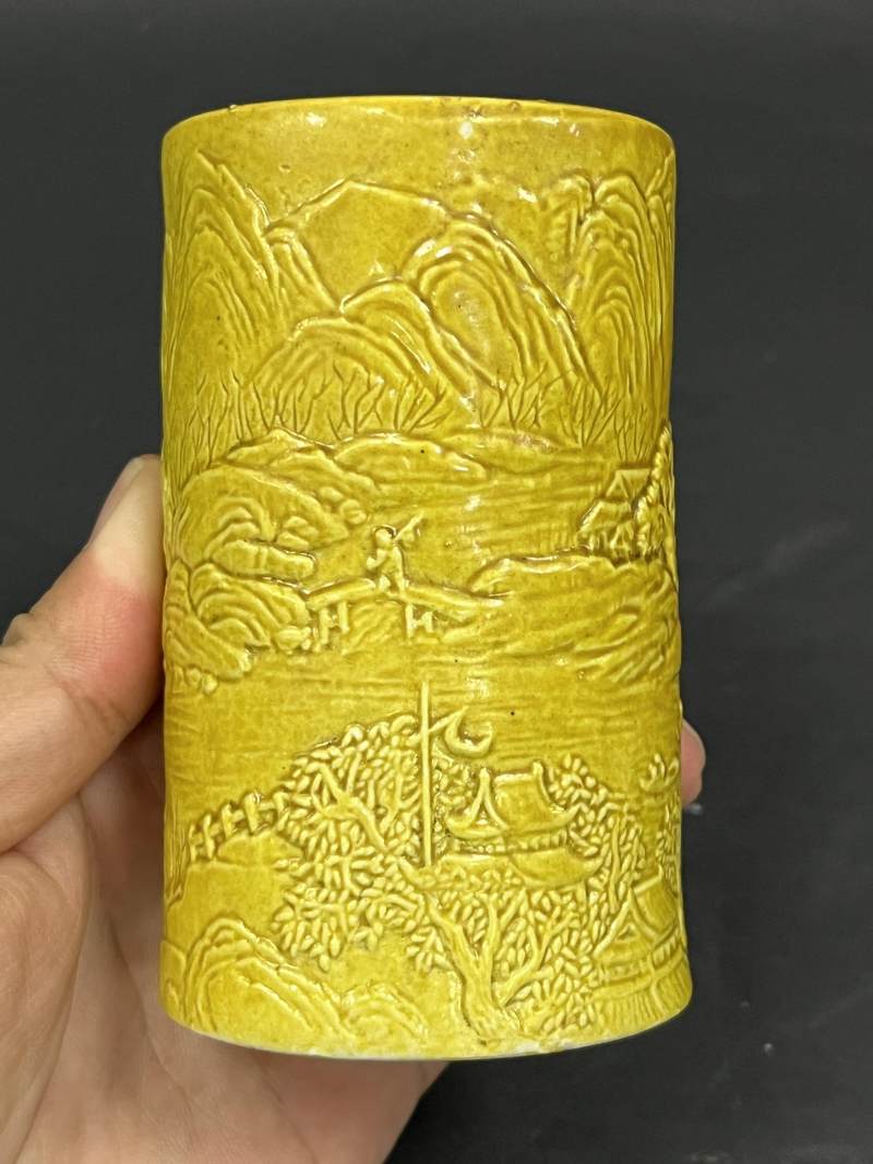 清光绪三十三年（1907年）、清晚期 黄釉雕瓷山水纹笔筒、青花花卉纹笔筒各一件 - 图2