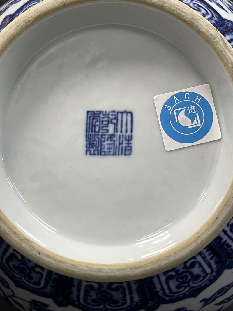 清乾隆 青花缠枝莲纹赏瓶 - 图9