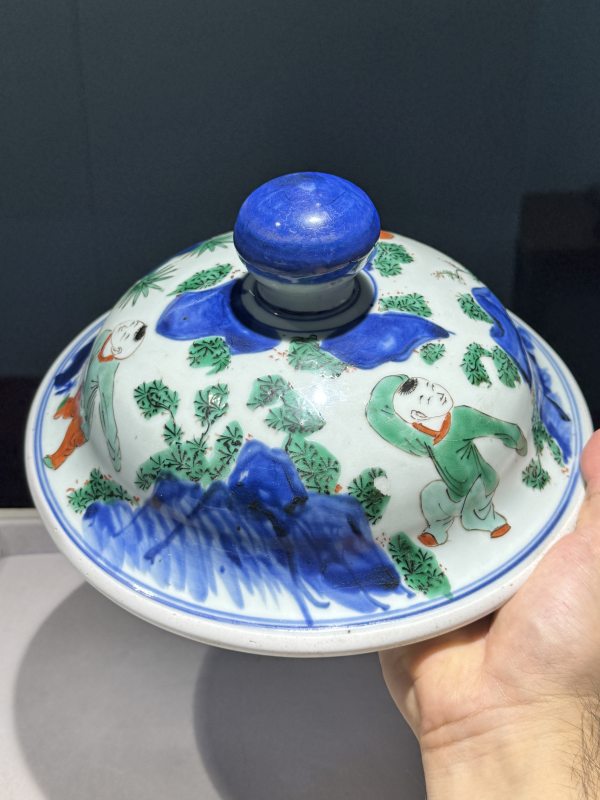 清康熙 青花五彩八仙闹海图大盖罐 - 图49