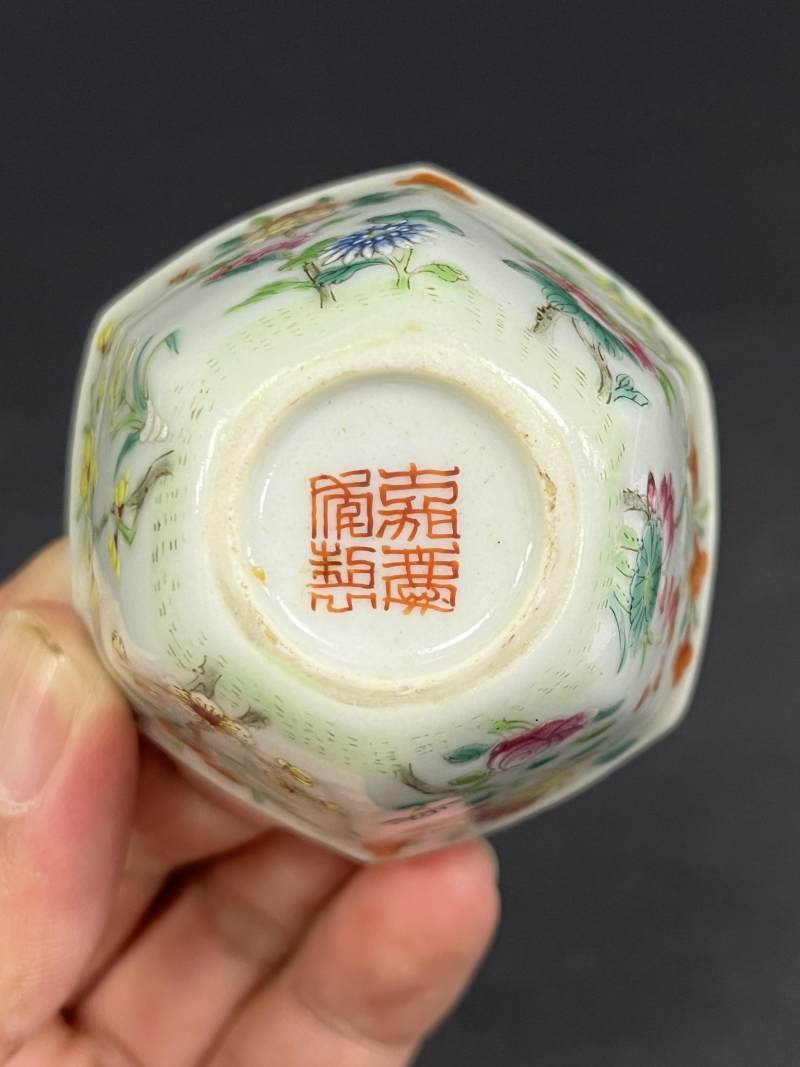 清嘉庆 粉彩十二花神图六方杯 - 图6