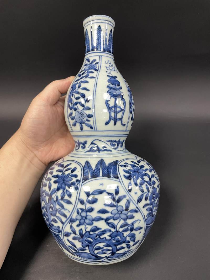 明晚期 青花博古花卉纹葫芦瓶 - 图5