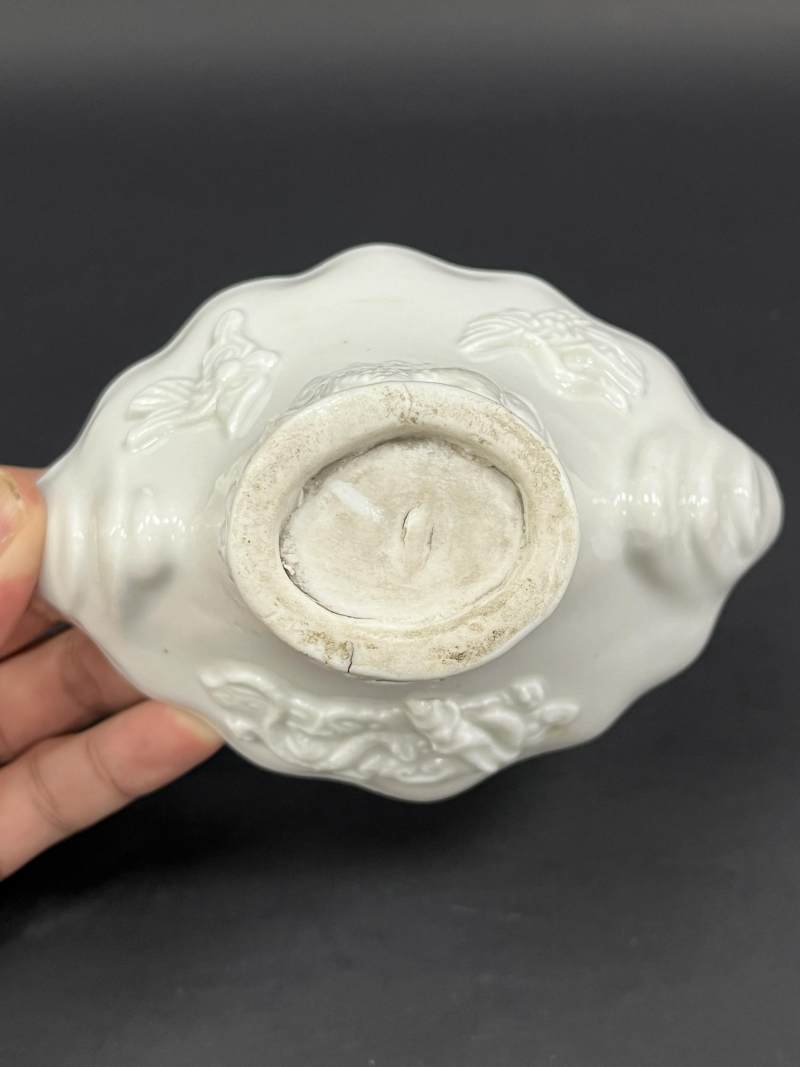 清 德化窑白釉风云际会图杯 - 图7