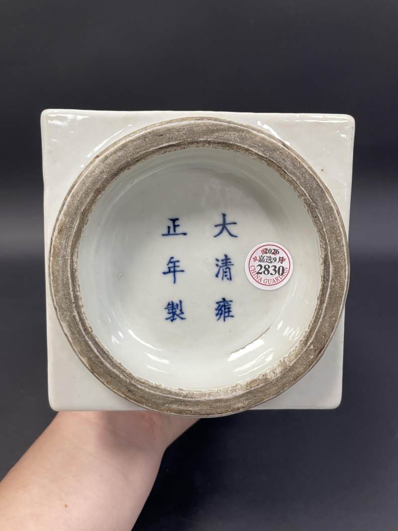 清中期 青花山水人物诗文琮式瓶 - 图7