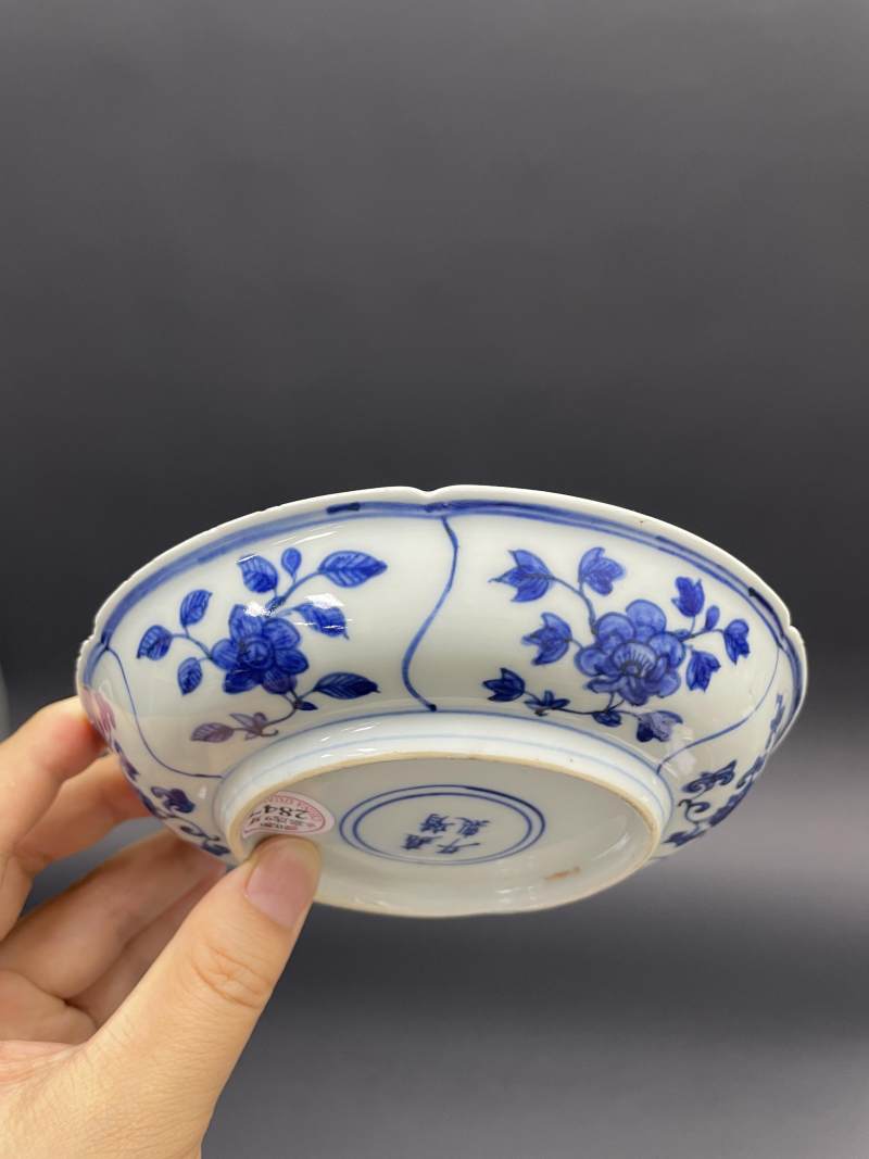 明嘉靖 青花开光折枝花卉纹花口盘 - 图7