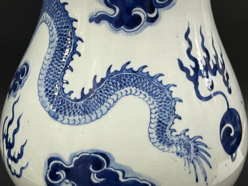 清雍正 青花云龙纹橄榄尊 - 图16