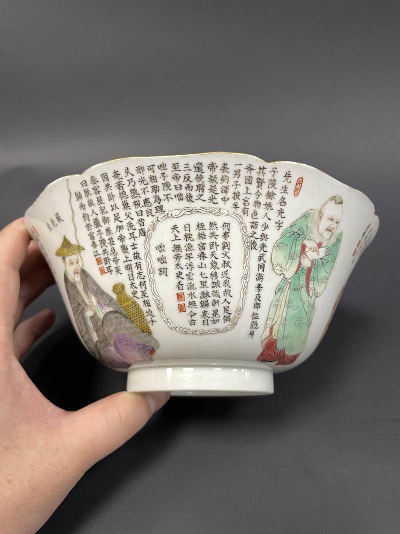 清道光 粉彩无双谱人物诗文花口碗 - 图5