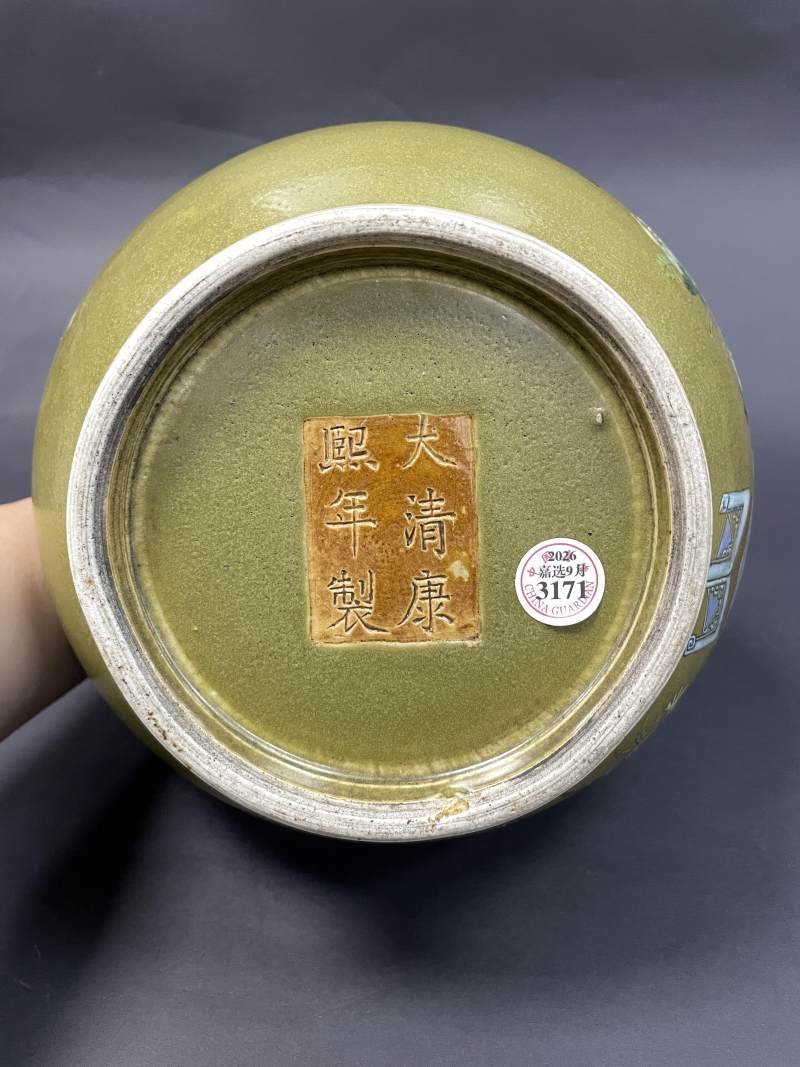 清晚期 茶叶末釉粉彩三多纹荸荠瓶 - 图10