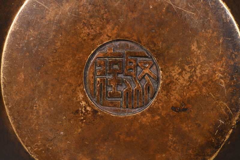 清 铜双耳衔环钵式炉、阿拉伯文炉、童子击鼓香熏各一件 - 图3
