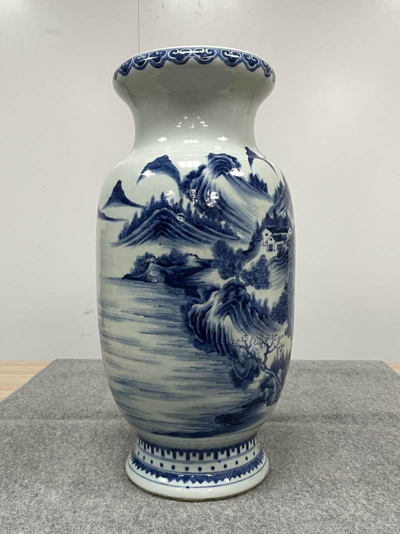 清中期 青花山水人物纹大灯笼瓶一对 - 图14