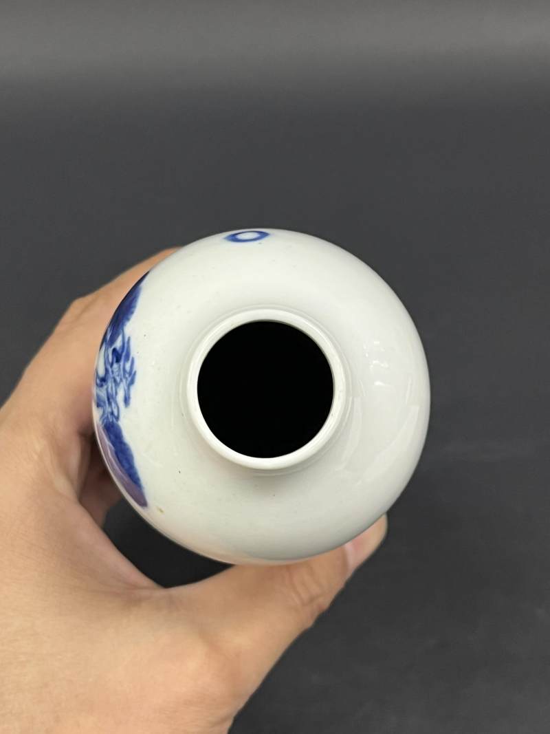 清乾隆 青花松鹿延年图小莱菔瓶 - 图5