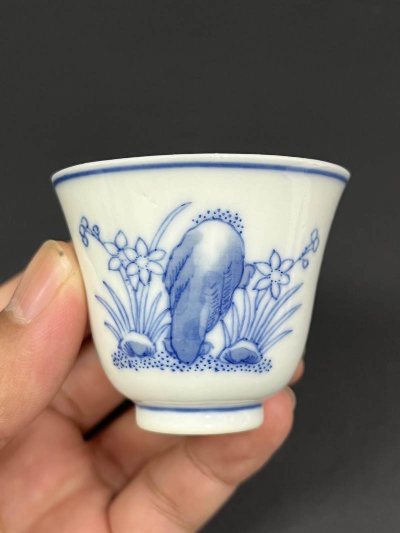 清晚期 青花洞石水仙图杯一对 - 图10