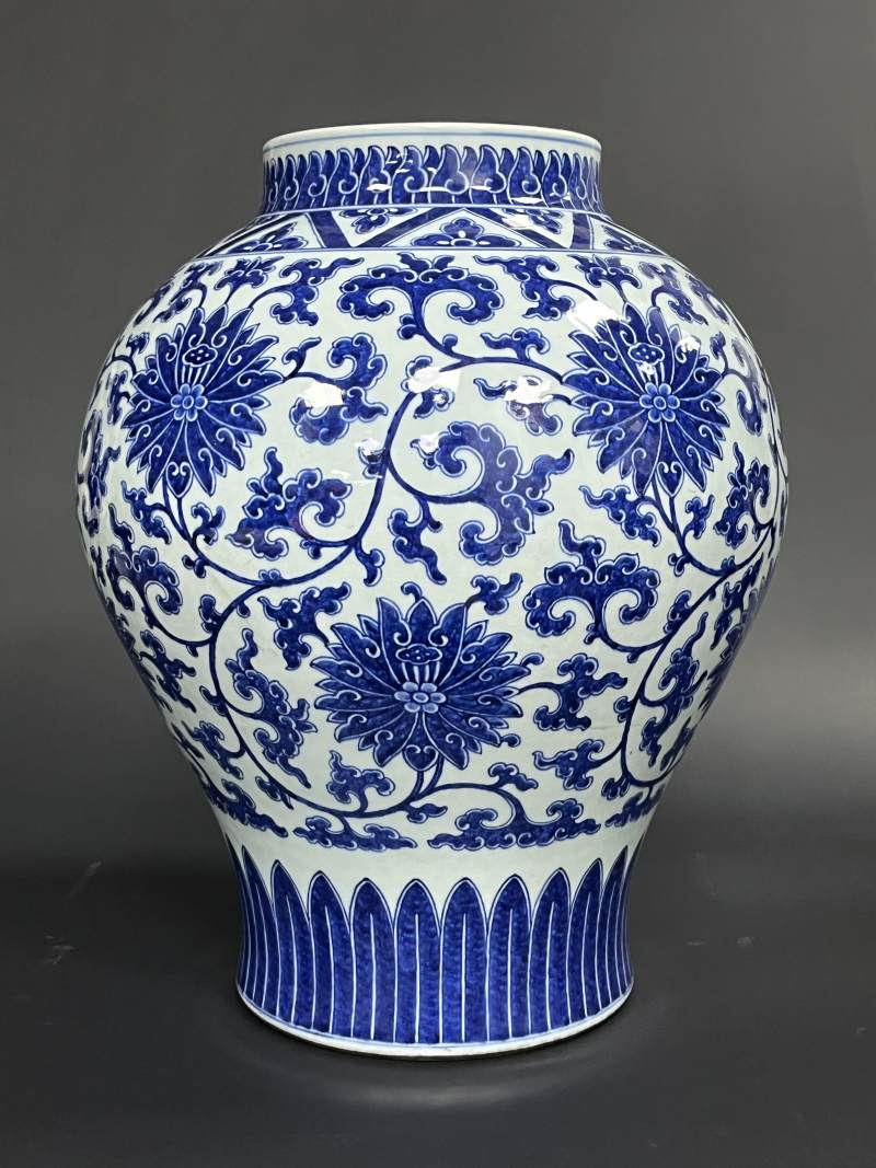 清乾隆 青花缠枝莲纹大罐 - 图3