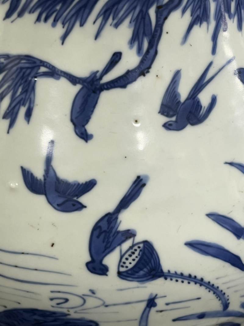 明万历 青花荷塘鸳鸯图蒜头瓶 - 图13