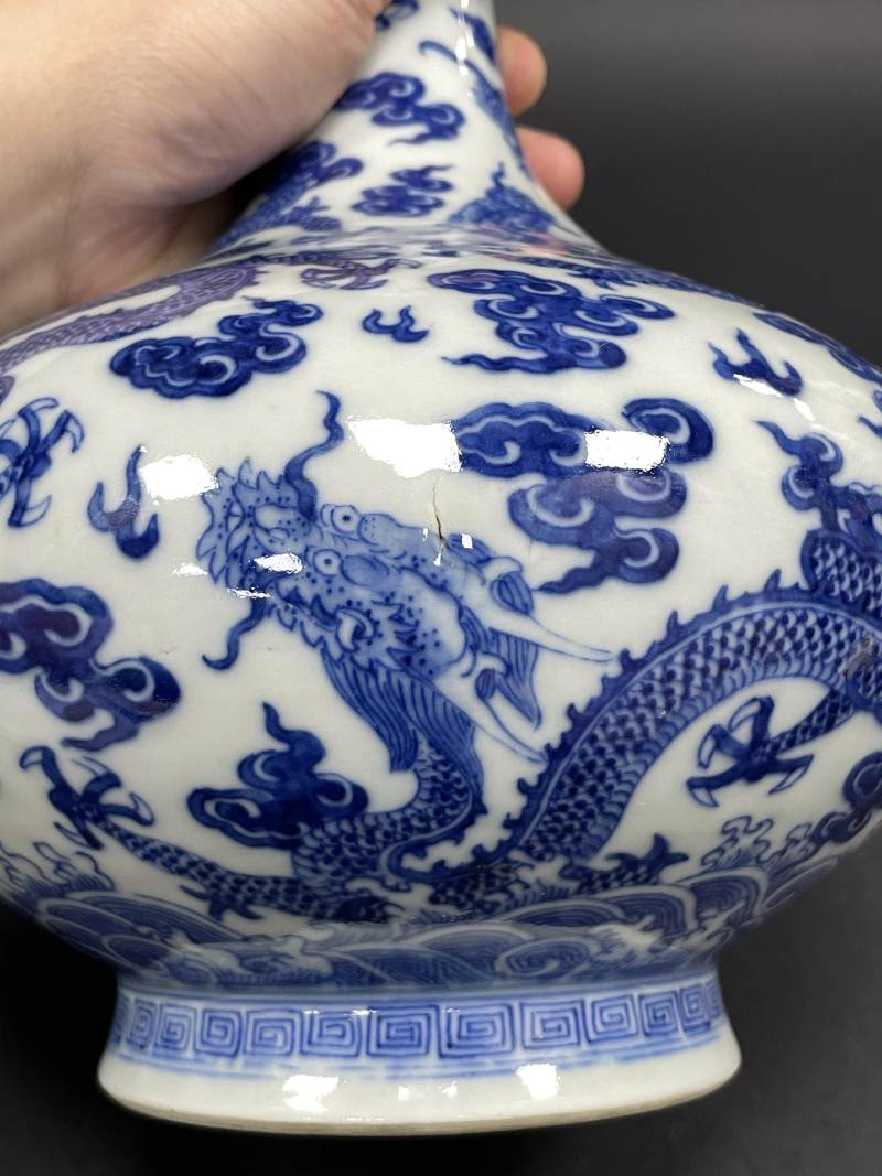 清道光 青花九龙图荸荠瓶 - 图10