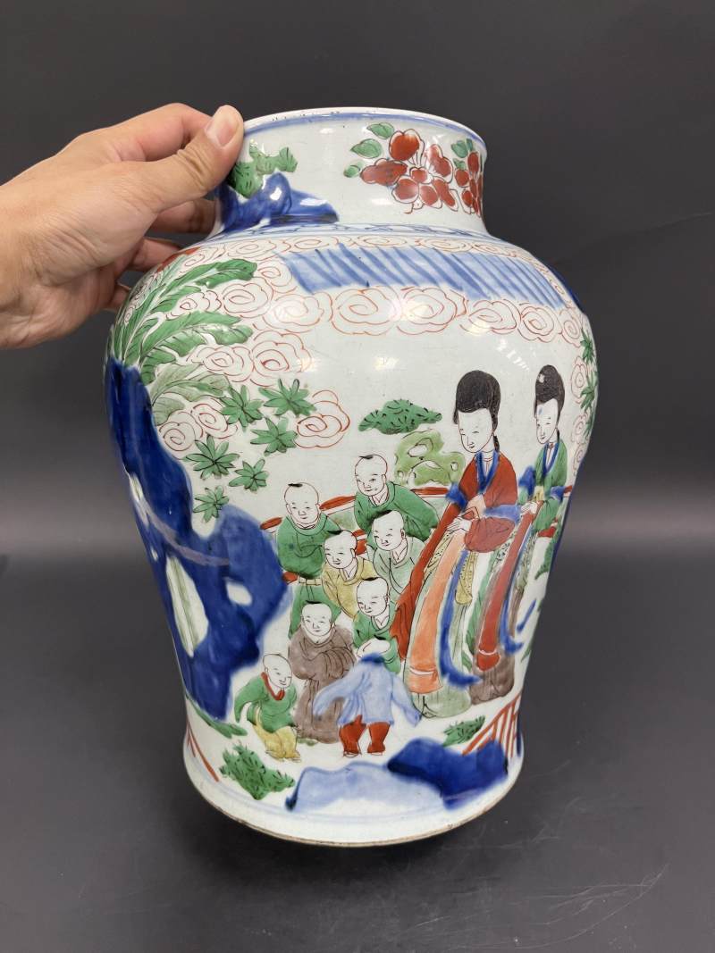 清顺治 青花五彩四妃十六子图将军罐 - 图5