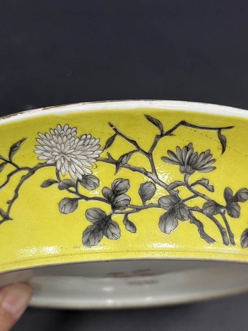 清晚期 黄地墨彩菊花纹花盆带奁一对 - 图20