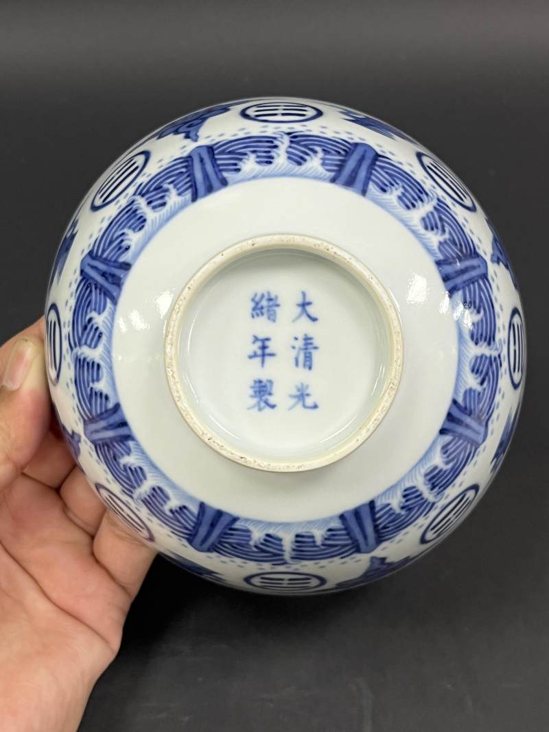 清光绪 青花云鹤八卦纹碗 - 图6