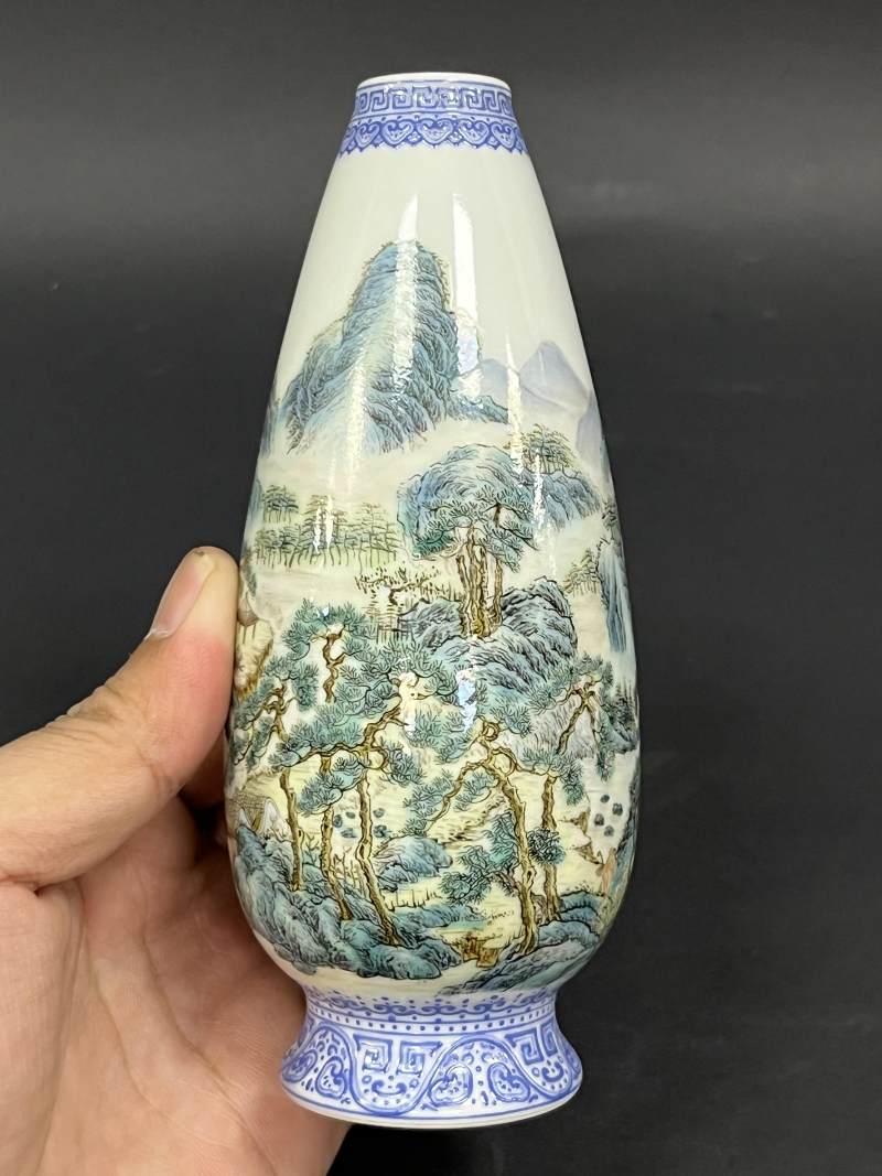民国 粉彩山水人物纹瓶一对 - 图4