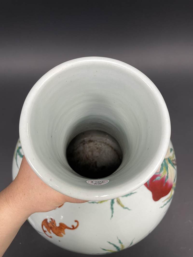 清晚期 粉彩九桃天球瓶 - 图8
