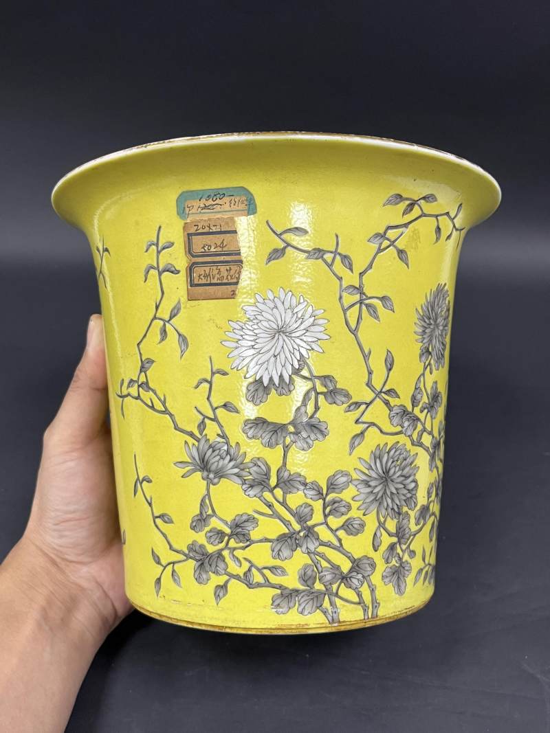清晚期 黄地墨彩菊花纹花盆带奁一对 - 图5