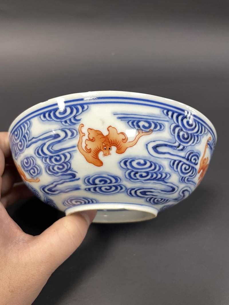 清晚期 青花矾红云蝠纹卧足碗 - 图6