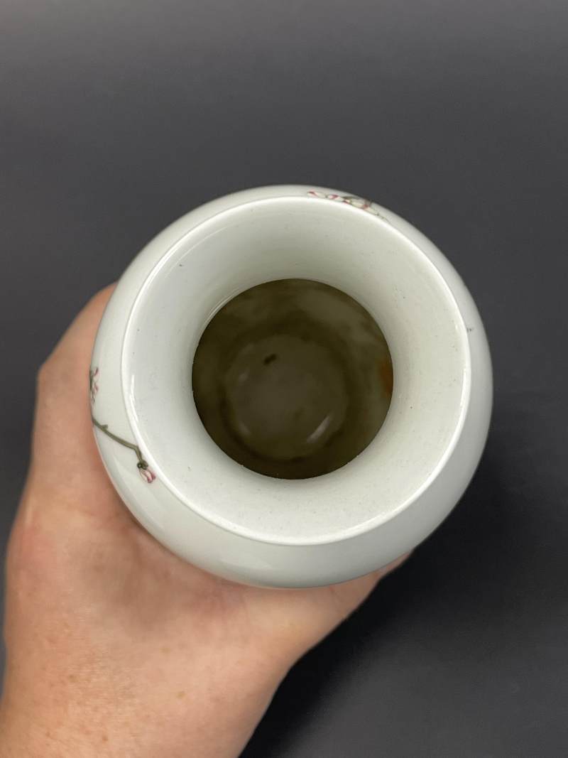 民国 粉彩喜鹊登梅纹瓶一对 - 图8