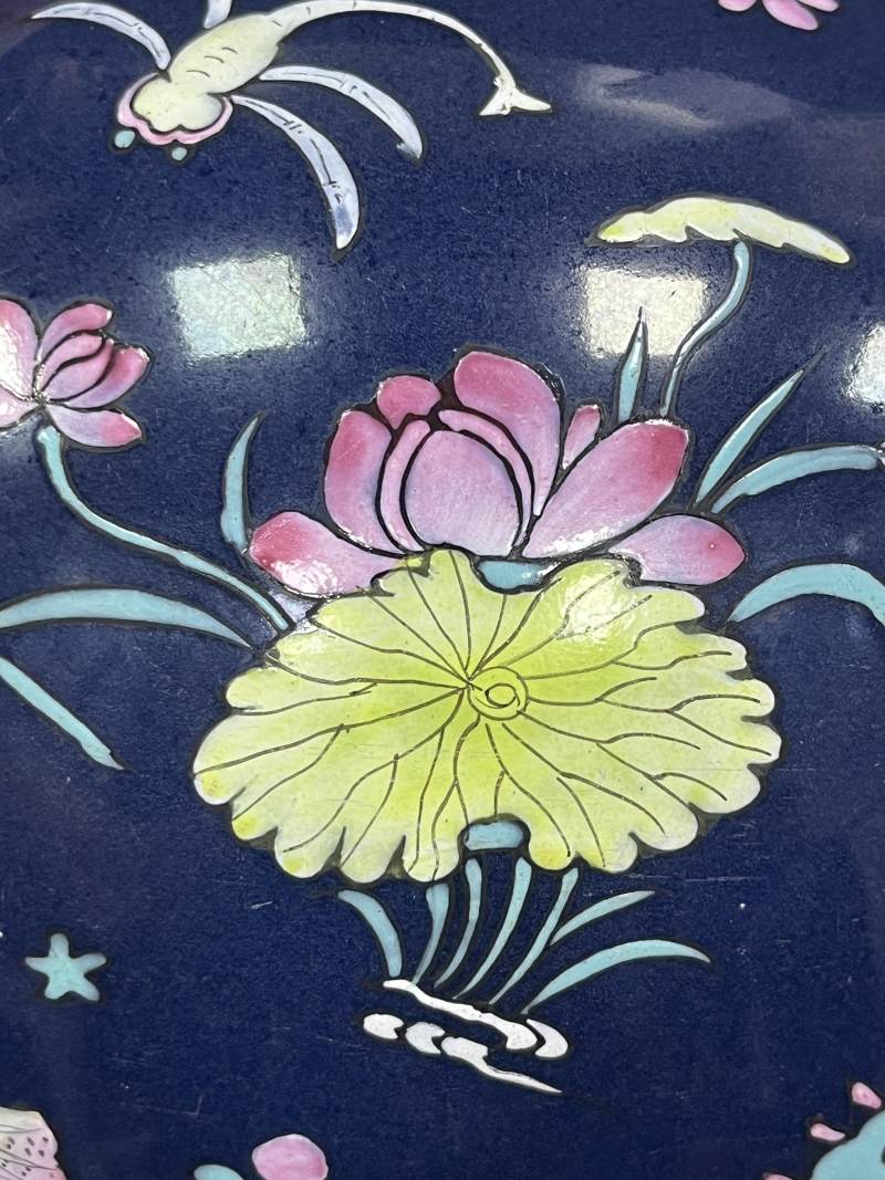 清中期 蓝釉粉彩花蝶纹罐一对 - 图30
