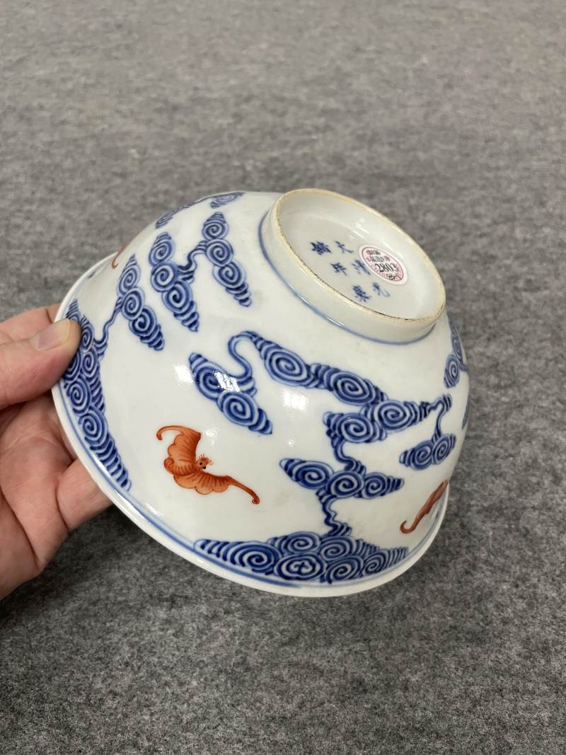 清光绪 青花矾红洪福齐天图杯、碗、盖碗、盘、匙八十三只 - 图10