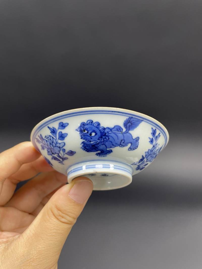 清顺治 青花内诗文外牡丹狮纹小盘 - 图4