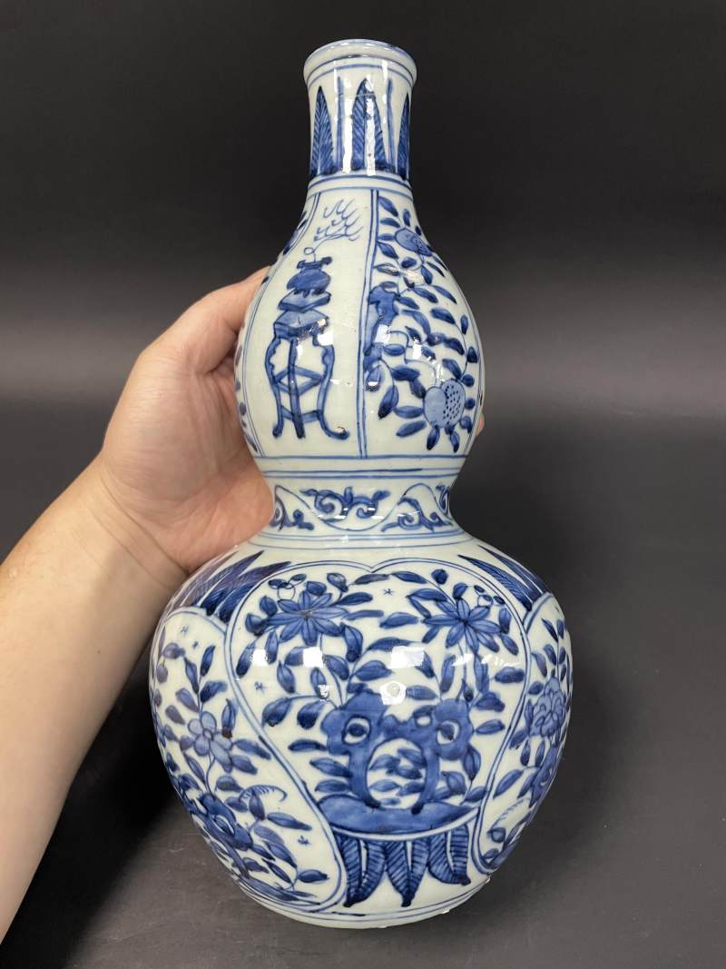 明晚期 青花博古花卉纹葫芦瓶 - 图6