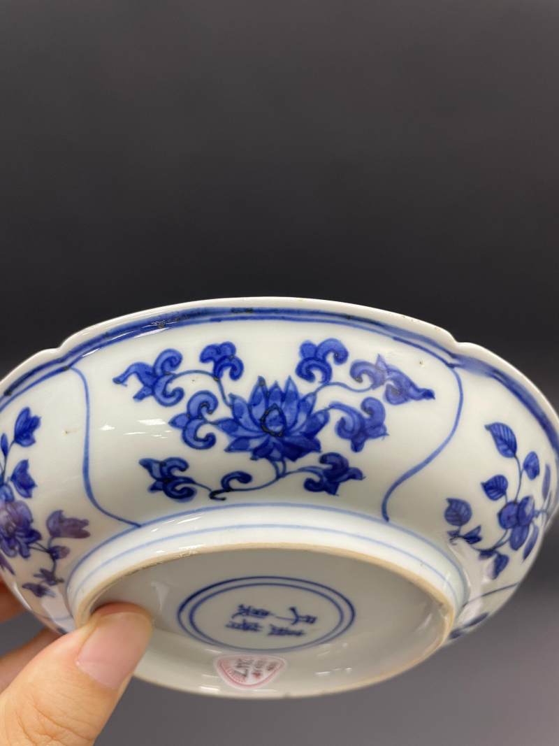 明嘉靖 青花开光折枝花卉纹花口盘 - 图9