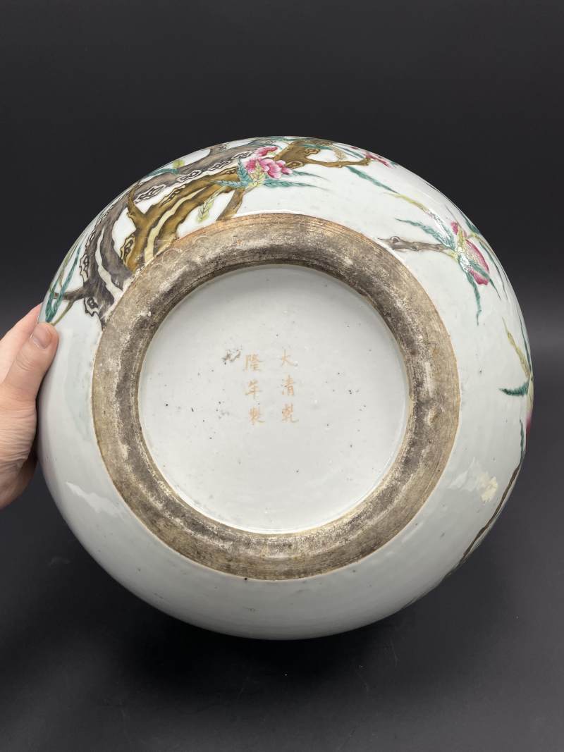 清晚期 粉彩九桃天球瓶 - 图9