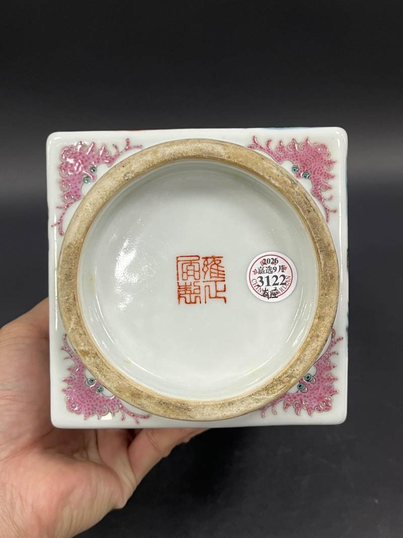 民国 粉彩百子婴戏图琮式瓶 - 图9