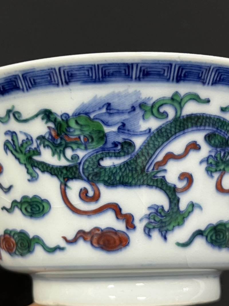 清雍正 斗彩云龙纹马蹄碗一对 - 图27