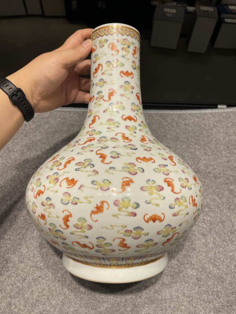 清光绪 粉彩洪福齐天图荸荠瓶 - 图2