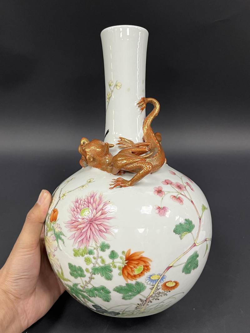 清晚期 粉彩花鸟纹蟠螭小天球瓶 - 图3