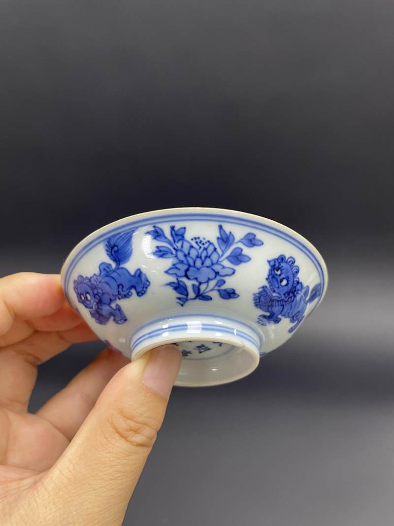 清顺治 青花内诗文外牡丹狮纹小盘 - 图5