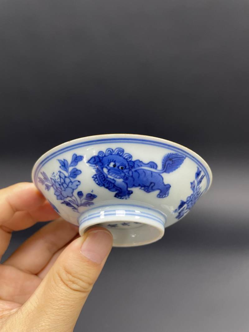 清顺治 青花内诗文外牡丹狮纹小盘 - 图6