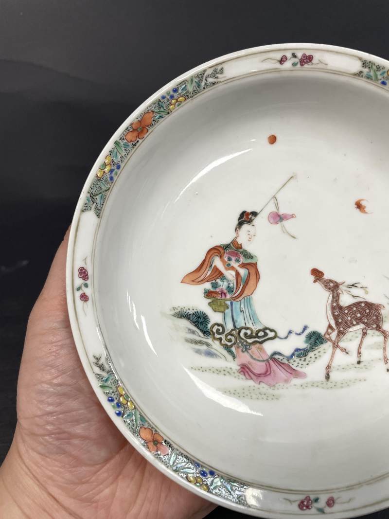 清雍正 粉彩麻姑献寿图折沿盘 - 图3